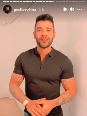 Gusttavo Lima aparece com suposta aliança de compromisso e agita fãs