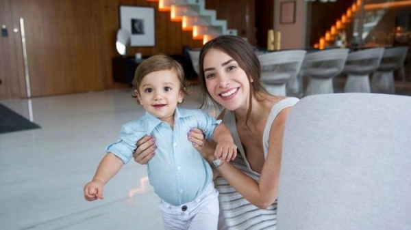 Romana Novais compartilha foto fofa com o filho Ravi: 'Barriga de melancia'