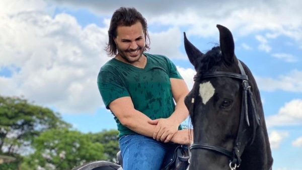 Eduardo Costa apaga mensagem em post de Andréa Nóbrega sobre morte de ator