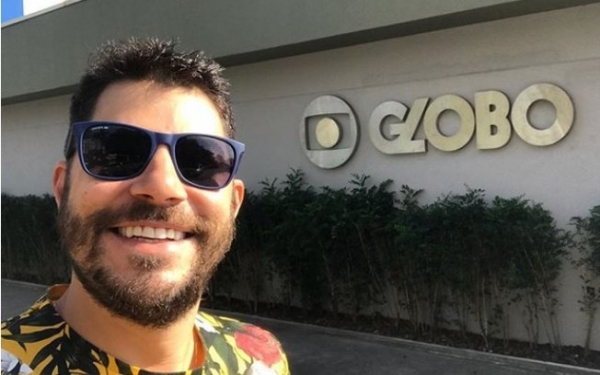Evaristo Costa levou a internet a loucura ao postar foto na Rede Globo