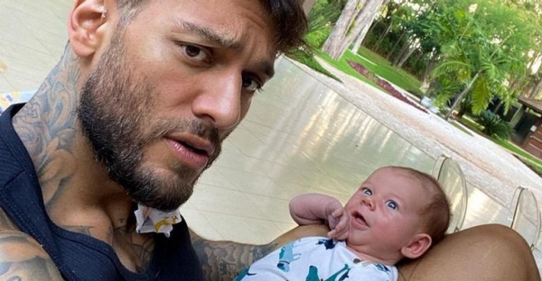 Na academia, Lucas Lucco se derrete ao publicar clique do filho no carrinho: ''Vendo o papai treinar