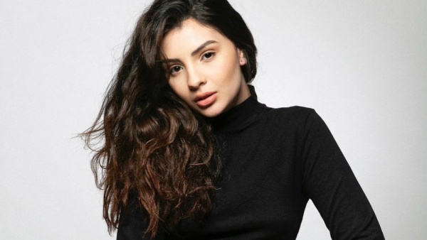 Atriz Mabel Calzolari morre aos 21 anos após luta contra doença rara