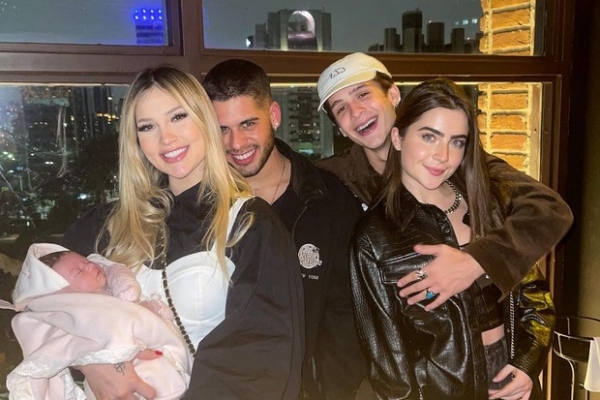 Zé Felipe e João Guilherme curtem noite em família após suposto afastamento