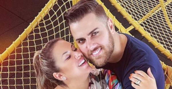 Natália Toscano compartilha cliques românticos de ensaio com o marido, Zé Neto: ''Te amo''