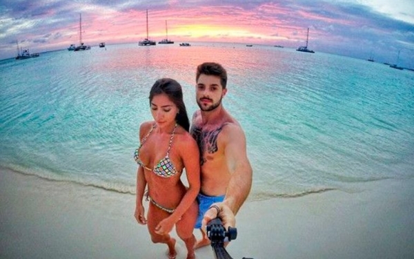 Romana Novais, namorada de Alok, está grávida e os dois comemoram