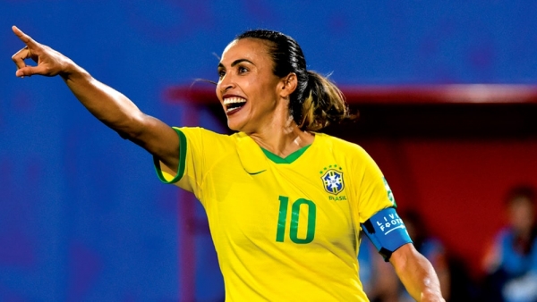 Marta homenageia a noiva em golaço na estreia da Seleção Feminina nas Olimpíadas