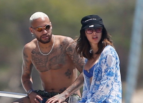 Fotografada com Neymar, Bruna Biancardi é formada em Moda e ex de cantor