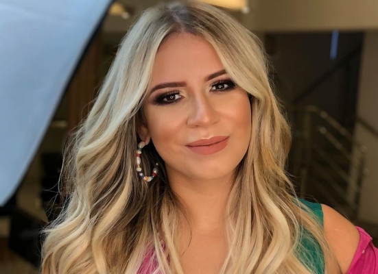 Mais magra, Marília Mendonça posta foto de biquíni e exibe curvas em viagem.