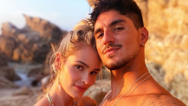 Gabriel Medina vence mundial de surfe, dedica a Yasmin Brunet e web cita Olimpíadas: 'Era ouro'