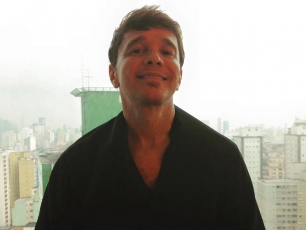 Netinho comemora música em Segundo Sol e revela coincidência com Beto: “Também fui dado com morto”