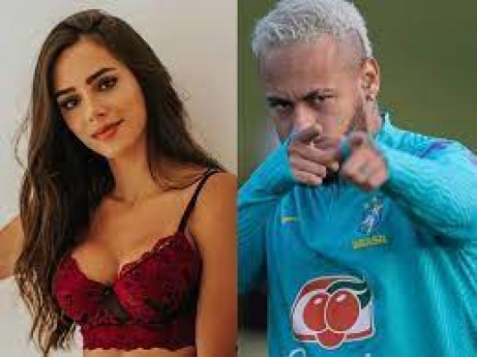 Bruna Biancardi aparece abraçada a Neymar em nova foto e empolga fãs: 'Melhor casal'