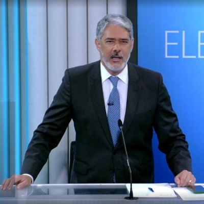 Atitude inusitada de William Bonner durante cobertura das Eleições 2022 leva web à loucura.