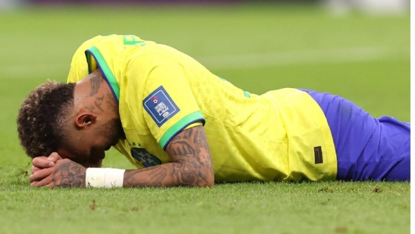 Modelo apontada como affair de Neymar chora após eliminação do Brasil e manda mensagem ao jogador