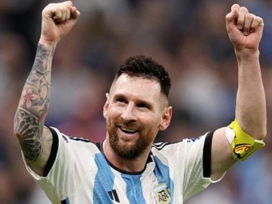 Após anunciar última Copa do Mundo, Messi curte folga ao lado da família.