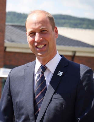 Príncipe William vai ao casamento da ex-namorada sozinho e dá de cara com o primeiro amor de Kate. Detalhes!