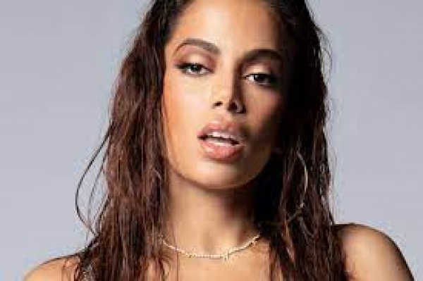 Anitta surpreende Lexa com pedido após cantora retomar relação com MC Guimê.