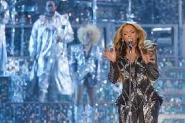 Beyoncé volta aos palcos com mega show e fãs brasileiros na plateia