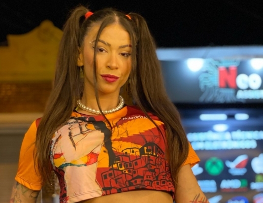 MC Pipokinha será investigada após crianças assistirem ao seu show