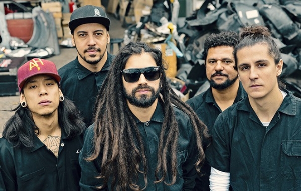 ‘Bloco do Caos’ exalta as mulheres do reggae e lança DVD Acústico