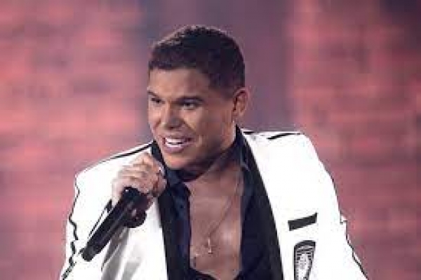 Banda de Tierry passa por susto em avião e faz pouso de emergência