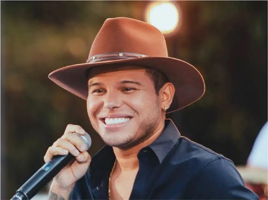 Tierry sofre acidente de carro e capota veículo na Bahia