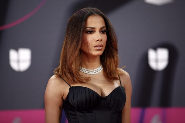 Anitta fecha o domingo livre, linda e madura: ‘Pra sempre é muito forte’