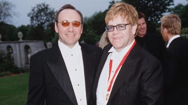 Kevin Spacey e Elton John jantam juntos após ator ser declarado inocente