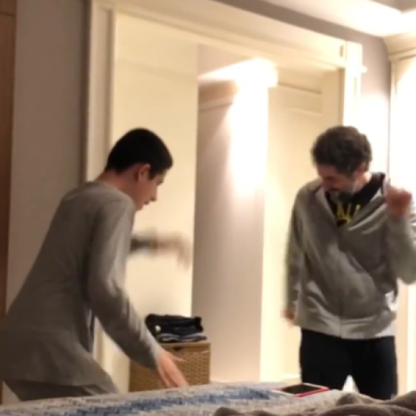 Marcos Mion emociona em depoimento sobre "viver com uma criança especial"