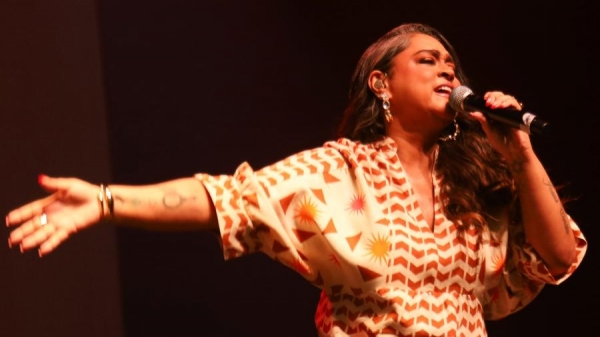 Preta Gil canta na roda de samba de Gominho, em Salvador