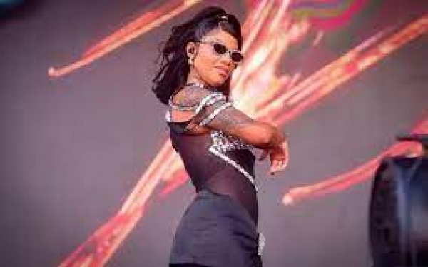 Ludmilla esgota Navio Numanice: ‘sold out em alto mar!’