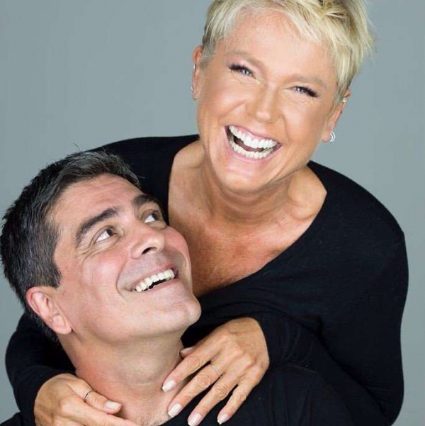 Xuxa promete novidade com Junno e fãs especulam: “Grávida?”