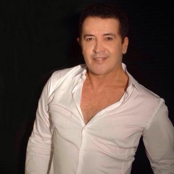 Beto Barbosa passa por quimioterapia, mas tranquiliza fãs: "Shows continuam"