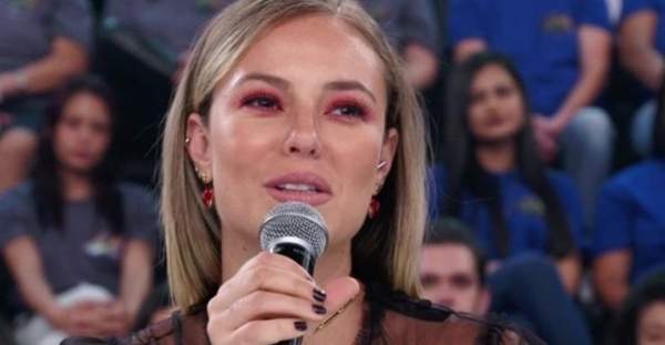 Paolla Oliveira rouba a cena no Dança dos Famosos, usa maquiagem extravagante e até Faustão comenta