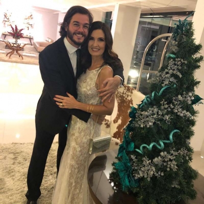 Fátima Bernardes arrasa em look branco chiquíssimo na formatura do cunhado