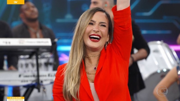 Claudia Leitte explica significado do nome da filha, Bela: 'Prometida do Senhor'