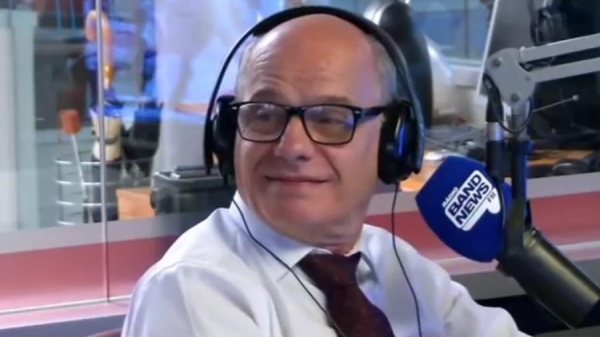 Rádio de Boechat troca programação por homenagens e "aposenta" cadeira