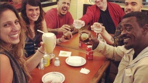 Seu Jorge reata namoro após cinco meses separado de neta de Lima Duarte