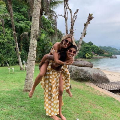 Bailarina namora há 7 meses Ludmilla: "Através da amizade nos apaixonamos"