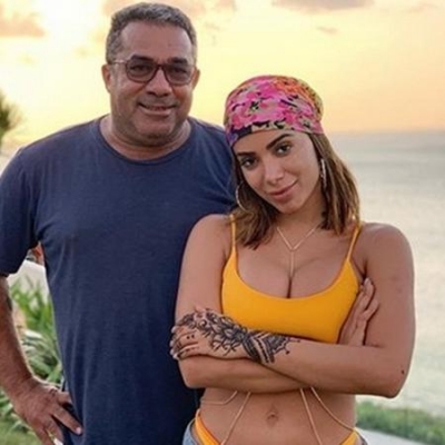Pai de Anitta manda mensagem para Scooby e ela diz: "Apaga essa merda"