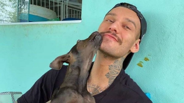 Lucas Lucco adota cadela que perdeu uma patinha após ser atropelada
