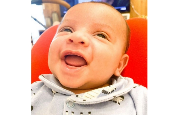 Marília Mendonça mostra sorriso do filho e namorado, Murilo Huff, reage.