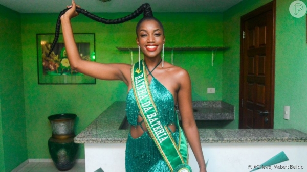 Carnaval 2020: Iza brilha e mostra samba no pé em ensaio de escola de samba