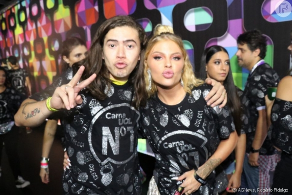 Uau! Luísa Sonza e Whindersson Nunes trocam beijão em camarote.