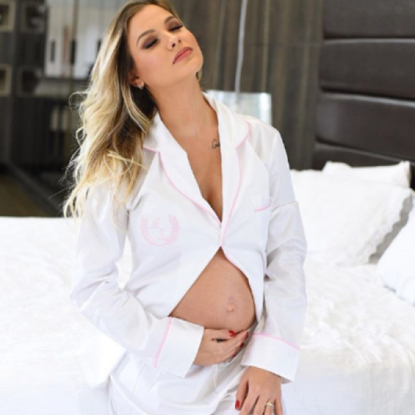 Andressa Suita mostra barriga da segunda gravidez: "Sentimento bom"