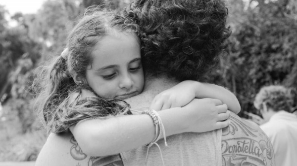 Marcos Mion posa com a filha Donatella no colo: 'Princesa'